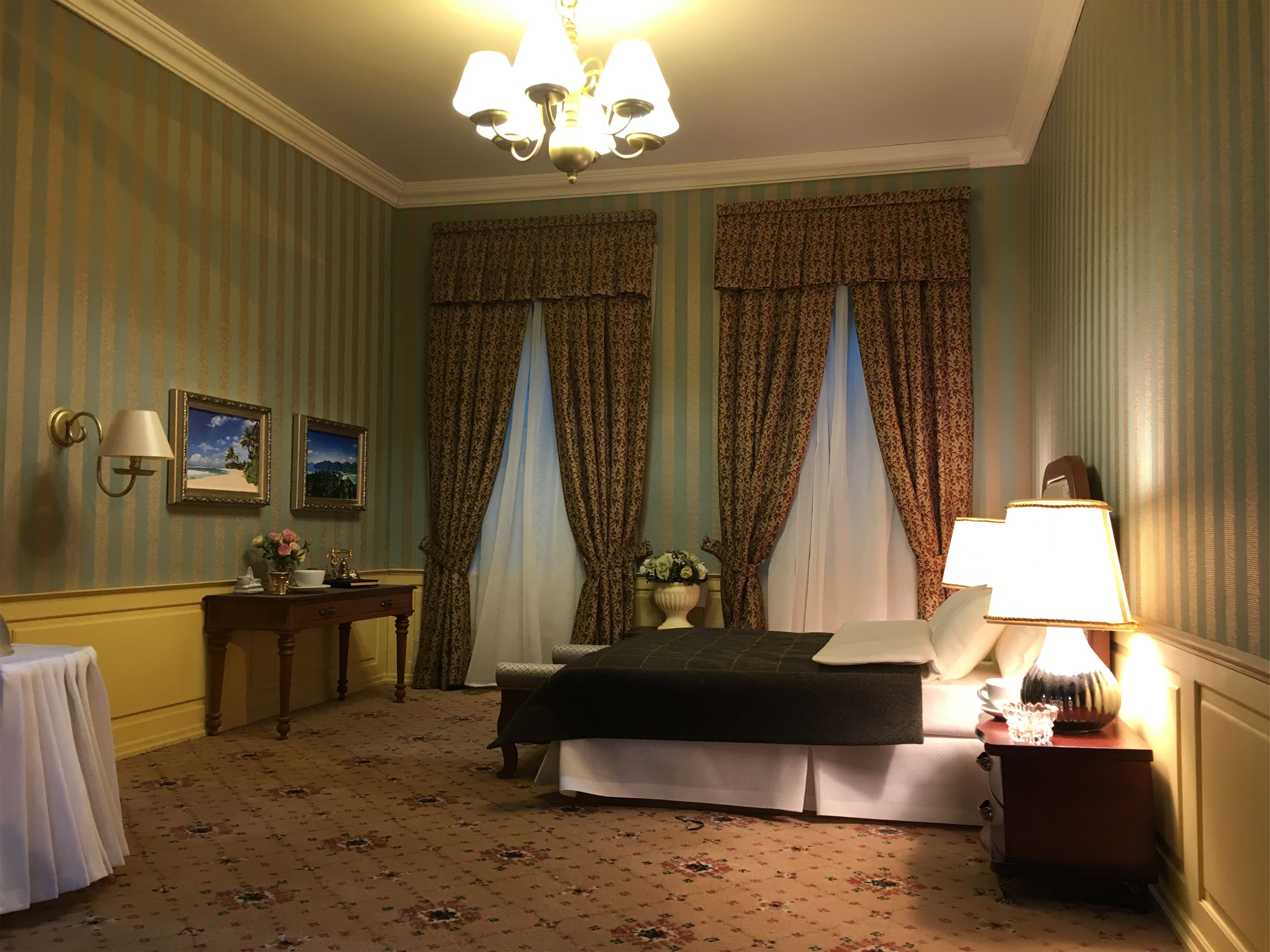Vacation Discounter / Hotel Room